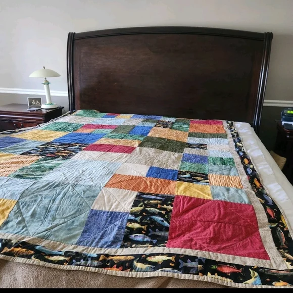 HANDMADE Patchwork Quilt Fish Cabin Outdoors Man Cave Colorful Bedding 66 x 99 - Picture 1 of 6